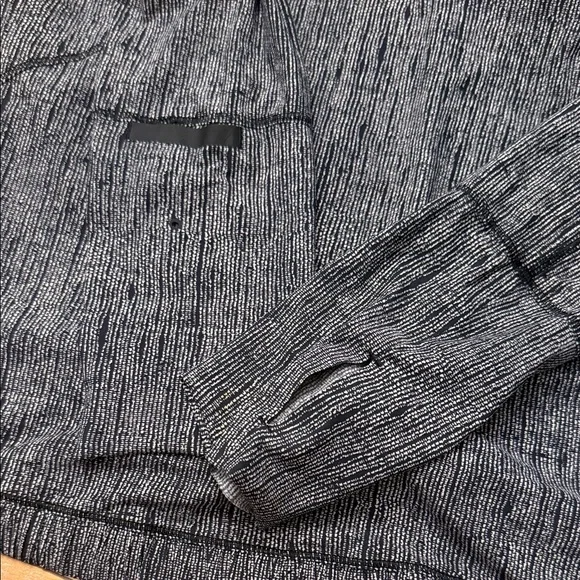 lululemon athletica Charcoal Heather Long Sleeve Top - Picture 4 of 4